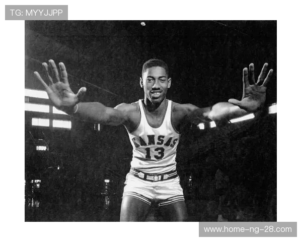 威尔特·张伯伦：篮球传奇与赛场外的生活印记