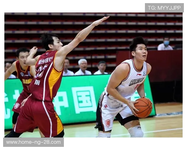 深圳篮球队荣登篮球意识排行榜第九名展现团队智慧与实力 深圳篮球队荣登篮球意识排行榜第九名展现团队智慧与实力